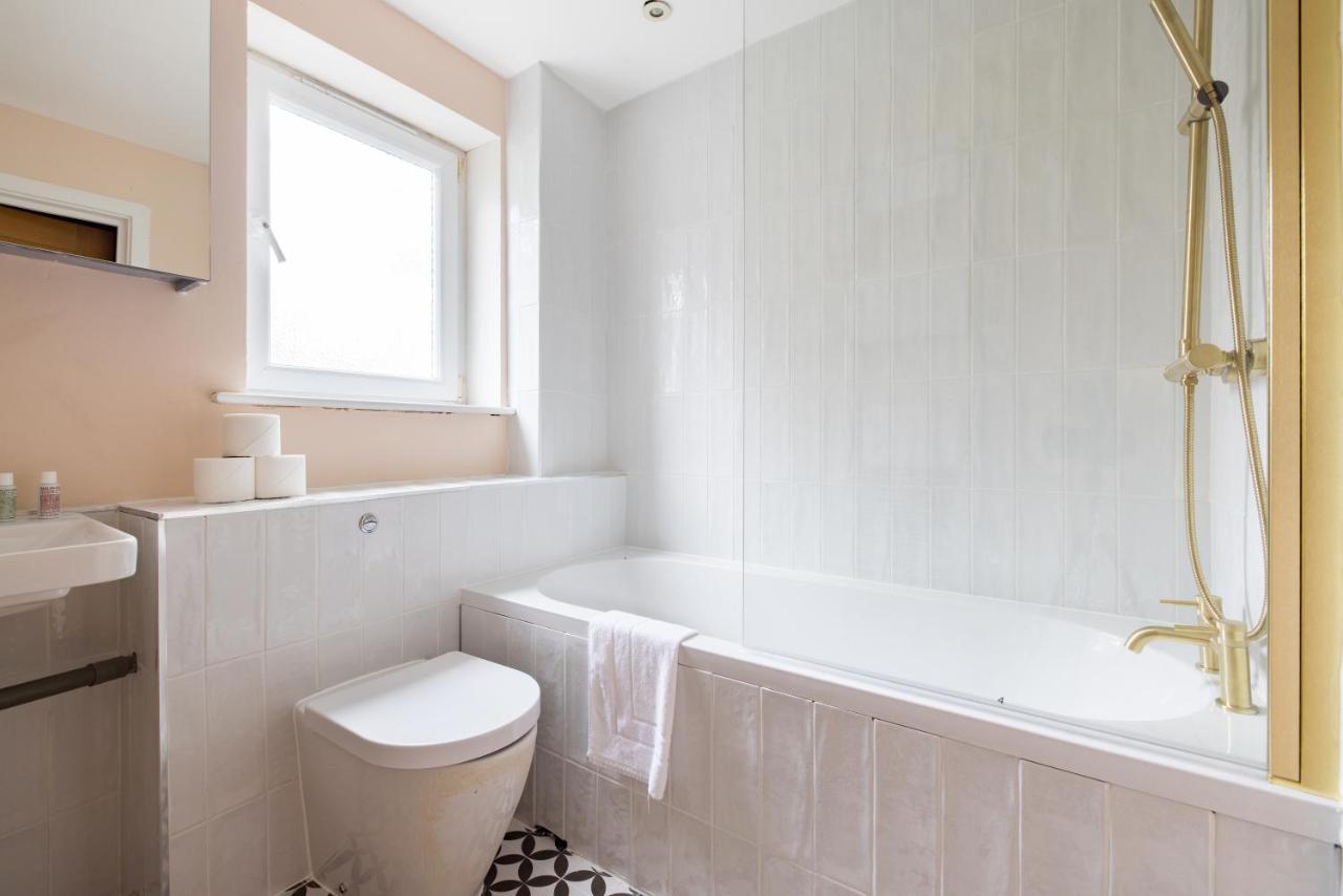 The Walworth Hideout - Elegant 2bdr Flat London